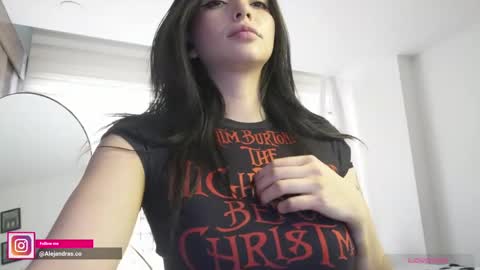 Snapshot of miss_meii chatting on April 2026 09:43:02 PM Alejandra online show from April 2026 09:43:02 PM