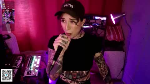 Snapshot of miss_raven_ts chatting on December 2025 08:14:01 PM Raven online show from December 2025 08:14:01 PM