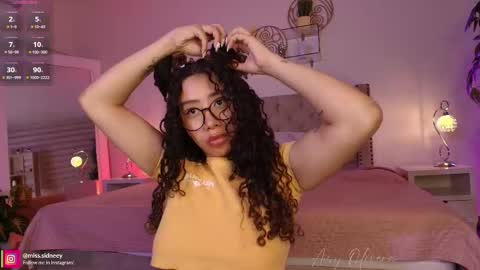 Amy Olivera online show from November 2025 01:11:01 PM