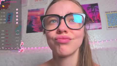 Snapshot of miss_sweetbb chatting on May 2026 02:45:01 PM Bella online show from May 2026 02:45:01 PM