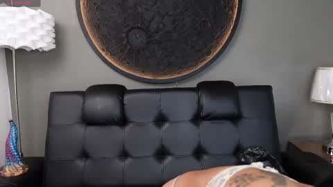 Vaiolette online show from April 2026 11:09:01 AM