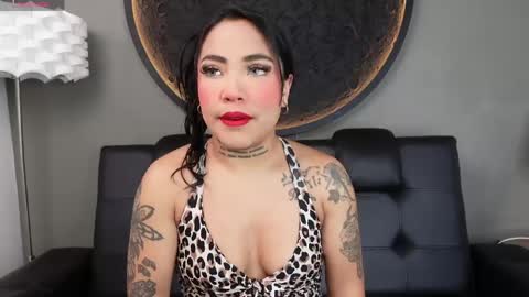 Vaiolette online show from May 2026 11:05:02 AM