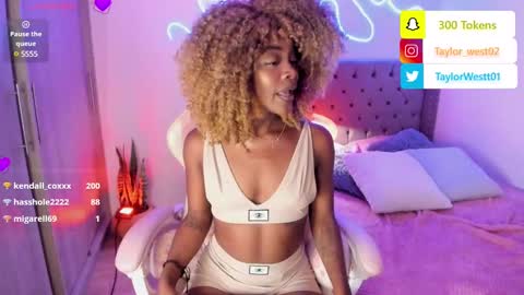 Snapshot of miss_west chatting on December 2024 08:33:01 AM Tay Tay Independent Model online show from December 2024 08:33:01 AM