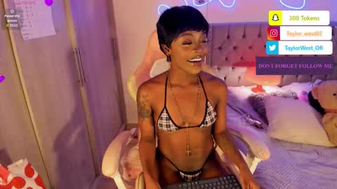 Snapshot of miss_west chatting on October 2025 04:48:02 AM Tay Tay Independent Model online show from October 2025 04:48:02 AM