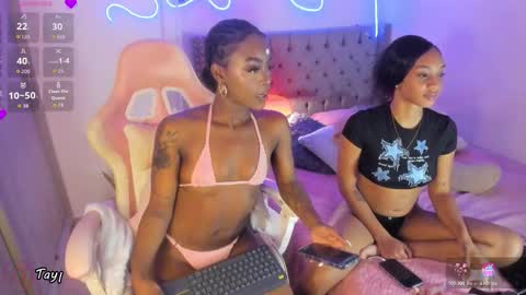 Snapshot of miss_west chatting on December 2025 06:19:01 AM Tay Tay Independent Model online show from December 2025 06:19:01 AM