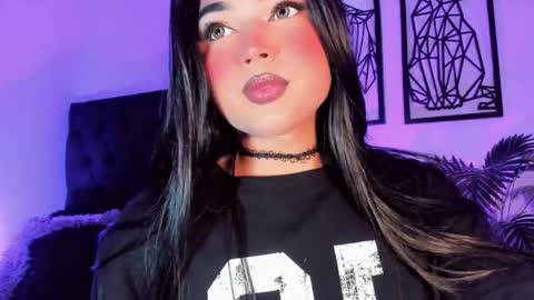 Snapshot of miss_zz chatting on December 2025 12:10:01 PM miss_zz online show from December 2025 12:10:01 PM