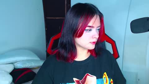 Snapshot of missakamee_420 chatting on December 2024 05:46:01 PM violeta online show from December 2024 05:46:01 PM