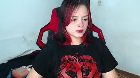 Snapshot of missakamee_420 chatting on January 2025 09:03:01 PM violeta online show from January 2025 09:03:01 PM