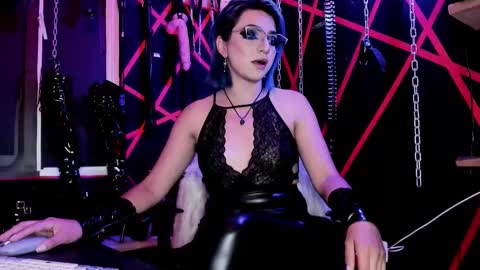 Missdarklady online show from March 2026 09:54:01 PM