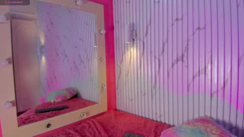 Snapshot of missdionne__curly chatting on October 2025 11:55:01 AM DIONNE online show from October 2025 11:55:01 AM