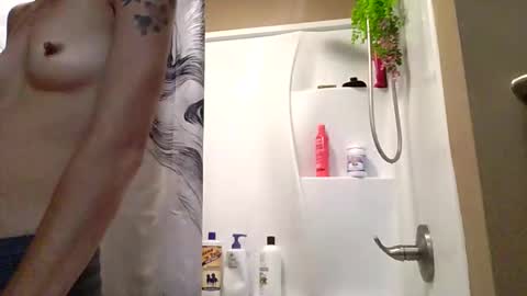 MissEeva online show from April 2026 06:13:02 PM