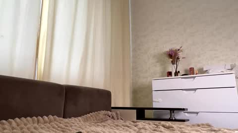 Snapshot of misseliss chatting on November 2025 09:52:02 AM Hello dear my name Elisa online show from November 2025 09:52:02 AM