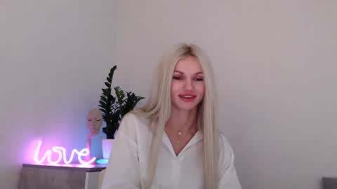 Snapshot of missemma1111 chatting on December 2024 09:37:01 PM EMMA online show from December 2024 09:37:01 PM