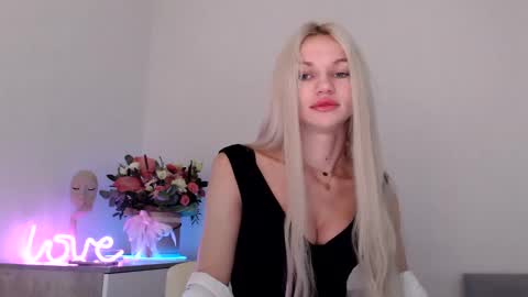 Snapshot of missemma1111 chatting on December 2024 05:38:01 AM EMMA online show from December 2024 05:38:01 AM