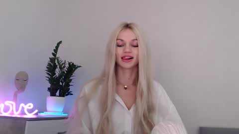 Snapshot of missemma1111 chatting on December 2024 05:26:02 AM EMMA online show from December 2024 05:26:02 AM