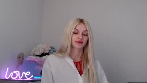 Snapshot of missemma1111 chatting on January 2025 09:26:02 PM EMMA online show from January 2025 09:26:02 PM