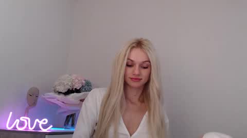 Snapshot of missemma1111 chatting on January 2025 09:19:01 PM EMMA online show from January 2025 09:19:01 PM