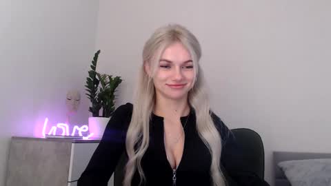 Snapshot of missemma1111 chatting on February 2025 12:40:02 AM EMMA online show from February 2025 12:40:02 AM