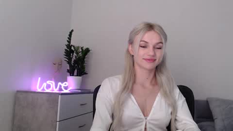 Snapshot of missemma1111 chatting on February 2025 08:24:01 PM EMMA online show from February 2025 08:24:01 PM