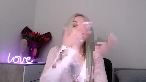 Snapshot of missemma1111 chatting on February 2025 09:50:02 PM EMMA online show from February 2025 09:50:02 PM