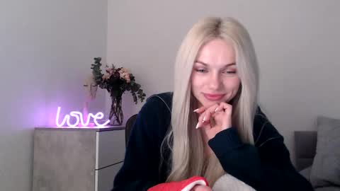 Snapshot of missemma1111 chatting on March 2025 10:09:02 PM EMMA online show from March 2025 10:09:02 PM