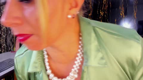 Escarlet online show from January 2025 05:32:01 AM