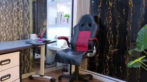 Escarlet online show from September 2025 02:49:01 AM