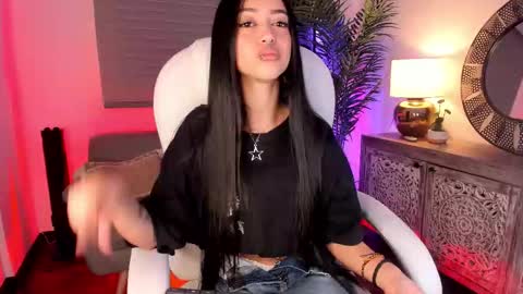 Snapshot of missfrancia_ chatting on December 2025 02:01:01 PM Amelia Leon online show from December 2025 02:01:01 PM