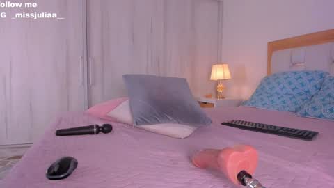 Snapshot of missjuliaa_ chatting on December 2024 06:57:02 AM A N N Y online show from December 2024 06:57:02 AM