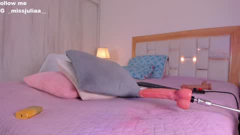 Snapshot of missjuliaa_ chatting on December 2024 10:02:02 AM A N N Y online show from December 2024 10:02:02 AM