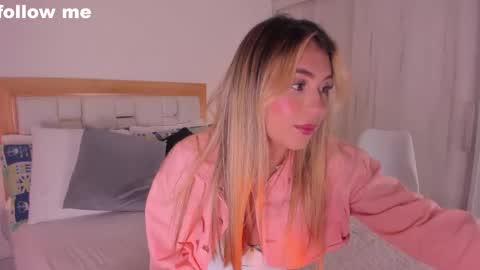 Snapshot of missjuliaa_ chatting on February 2025 03:34:02 AM A N N Y online show from February 2025 03:34:02 AM