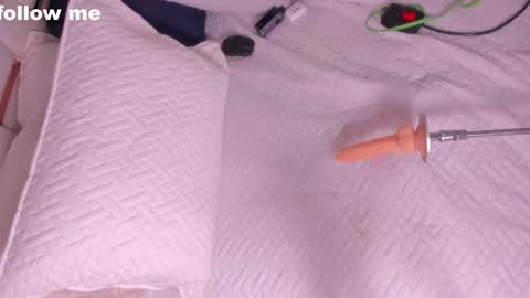 Snapshot of missjuliaa_ chatting on February 2025 09:32:02 AM A N N Y online show from February 2025 09:32:02 AM