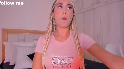 Snapshot of missjuliaa_ chatting on February 2025 07:25:01 PM A N N Y online show from February 2025 07:25:01 PM