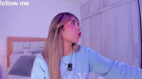 Snapshot of missjuliaa_ chatting on October 2025 03:09:02 AM A N N Y online show from October 2025 03:09:02 AM