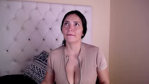 Snapshot of misskharla chatting on December 2024 08:25:01 PM Danna online show from December 2024 08:25:01 PM