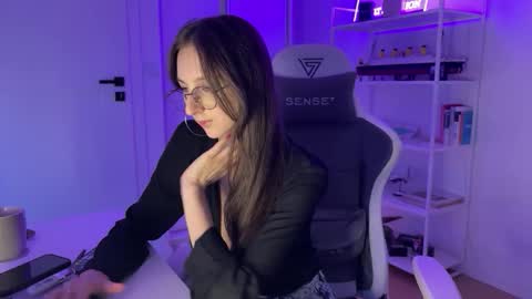 misslalii online show from October 2025 05:31:01 PM