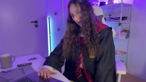 misslalii online show from October 2025 05:14:01 PM