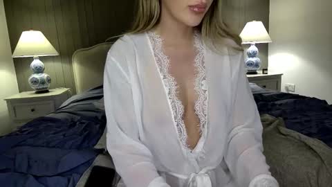 Snapshot of missmadisonmae chatting on December 2025 09:57:01 PM Miss Madison Mae online show from December 2025 09:57:01 PM