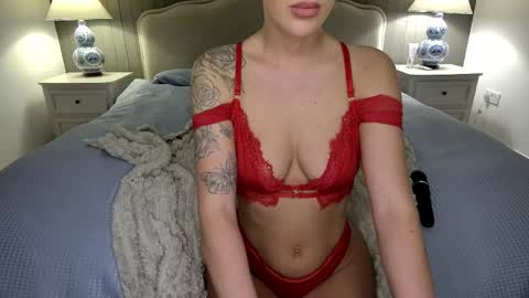 Snapshot of missmadisonmae chatting on April 2026 09:17:01 PM Miss Madison Mae online show from April 2026 09:17:01 PM