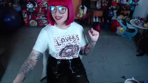 Miss Mia online show from November 2025 09:27:01 PM