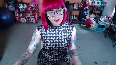 Miss Mia online show from November 2025 01:25:02 PM