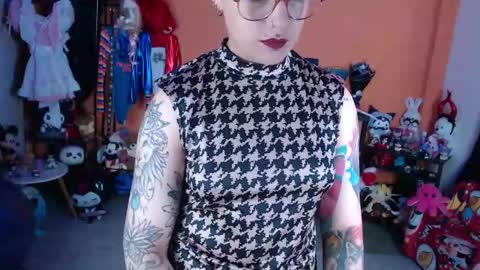 Miss Mia online show from May 2026 01:19:01 PM