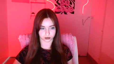 Mia online show from November 2025 06:40:01 PM