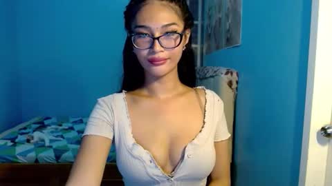missminervaa online show from May 2026 04:48:02 PM