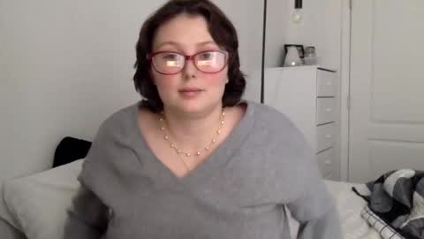 Snapshot of missmistressmal chatting on December 2025 03:18:02 PM missmistressmal online show from December 2025 03:18:02 PM