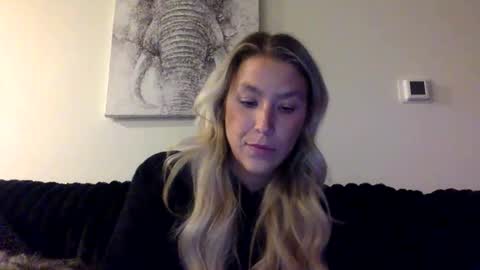 Snapshot of misss_alyssaaa chatting on April 2026 01:42:02 AM Alyssa online show from April 2026 01:42:02 AM