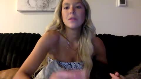 Snapshot of misss_alyssaaa chatting on April 2026 02:51:02 AM Alyssa online show from April 2026 02:51:02 AM