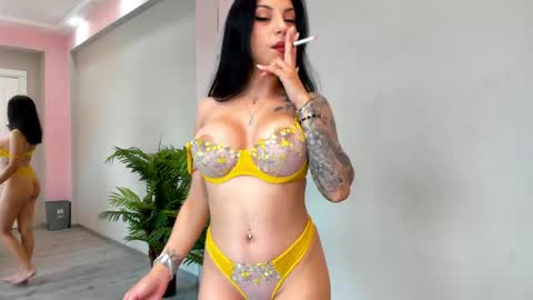 Sienna online show from May 2026 05:25:01 AM