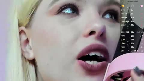 Snapshot of missslola chatting on January 2025 04:27:02 PM Misss Lola Angel online show from January 2025 04:27:02 PM