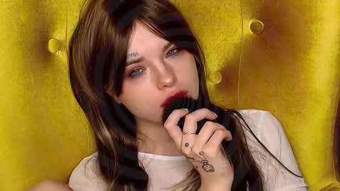 Snapshot of missslola chatting on October 2025 02:05:01 PM Misss Lola Angel online show from October 2025 02:05:01 PM